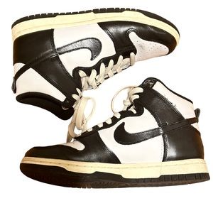 Nike Dunk High
White/Coconut Milk/ Black